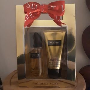 Victoria's Secret coconut passion bath set